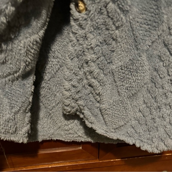 SHEIN Blue Faux Fur Sleeveless Vest - Picture 4 of 6